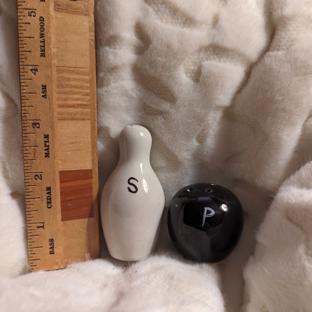 Vintage bowling set salt and pepper